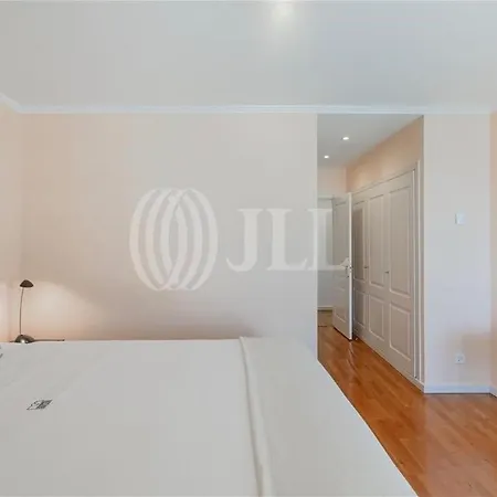 Boutique - 2 Bedroom - Center