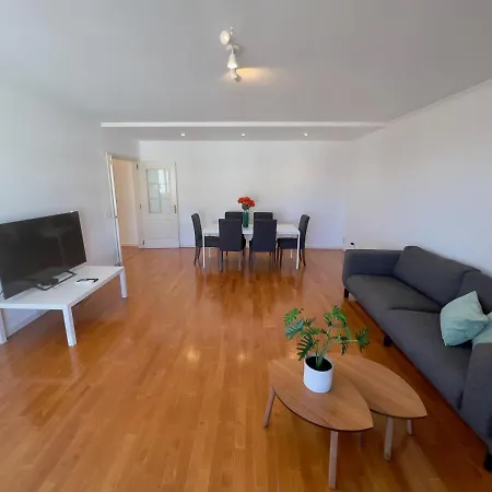 Boutique - 2 Bedroom - Center *